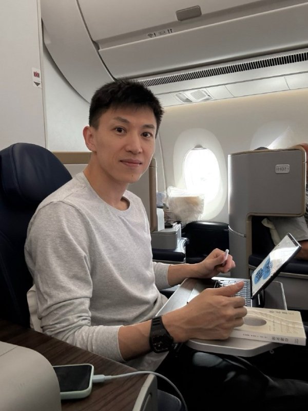 下一站在哪里？刘晓宇分享登机照片：出发🛫 去学习欧洲篮球🏀