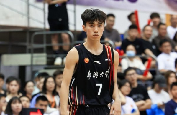 没手感！叶润峰16投4中得10分3板2助1断 远投14投仅2