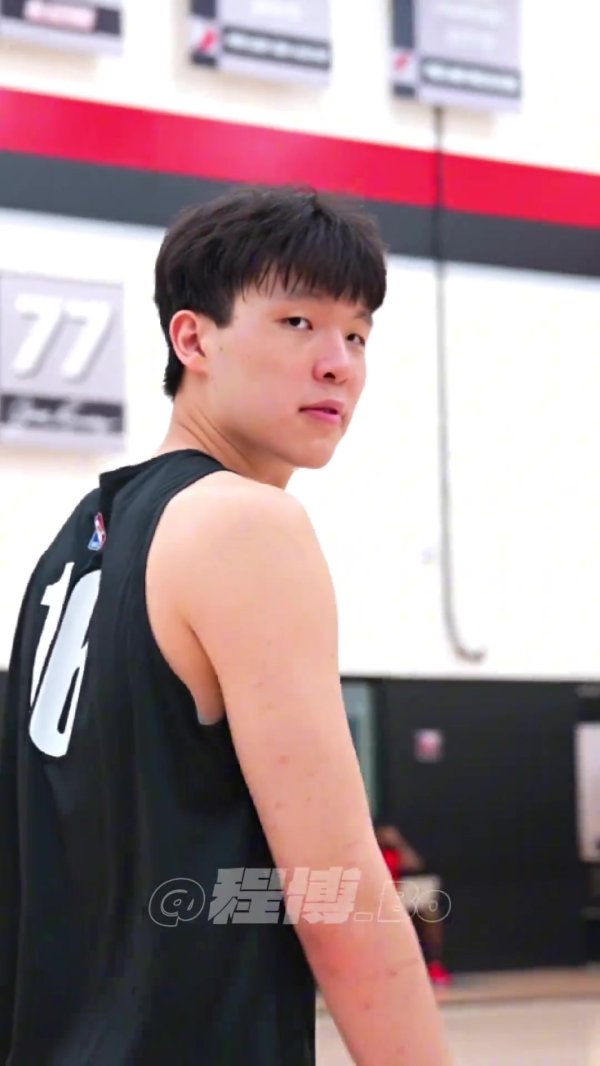 期待首秀！夏联第三日杨瀚森练习  后底角三分五连中