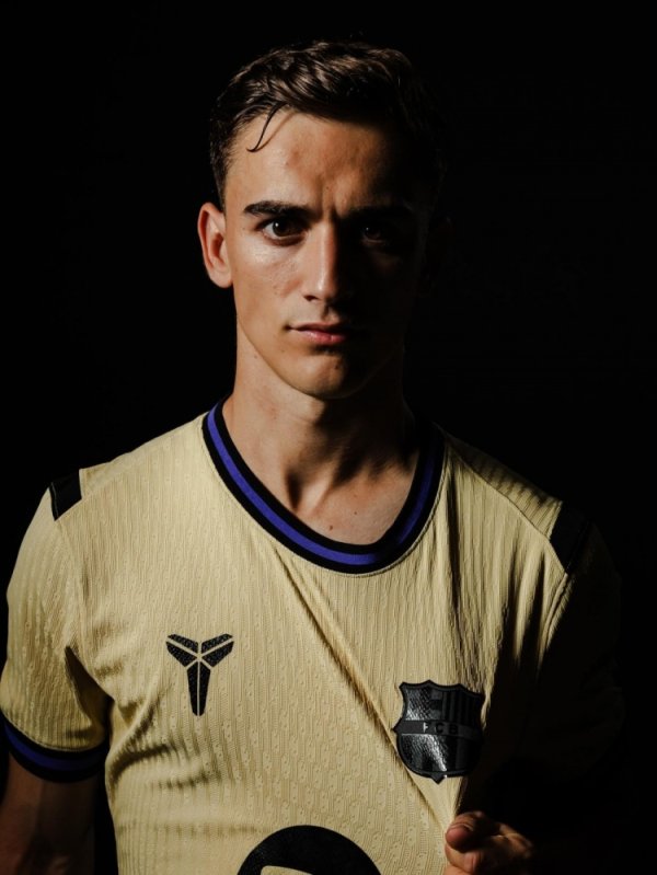 ⚽🏀跨界联动！巴萨发布与科比联名的新赛季客场应战    运动活动    服  ！