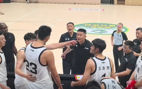杜锋徐昕争执？媒体人：以前球员被骂习惯 如今00后不惯着这一