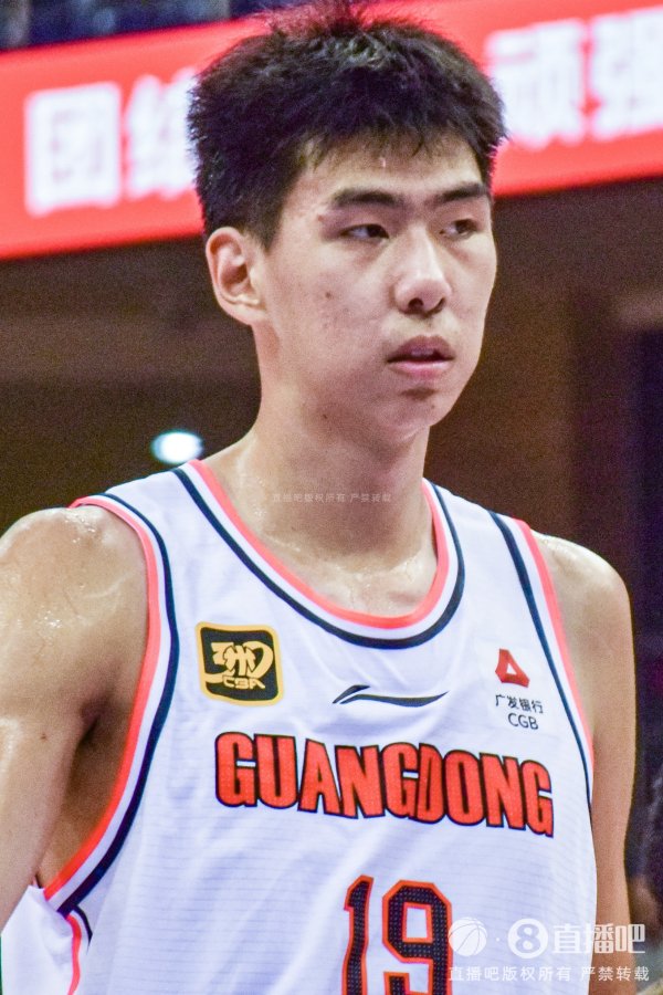 媒体人：要往十几年前倒 想看到一条CBA的交易转会流言是很难