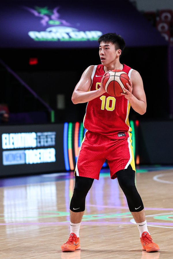 王俊杰无任何职业履历就进入国家队 历史第五人&比肩郭