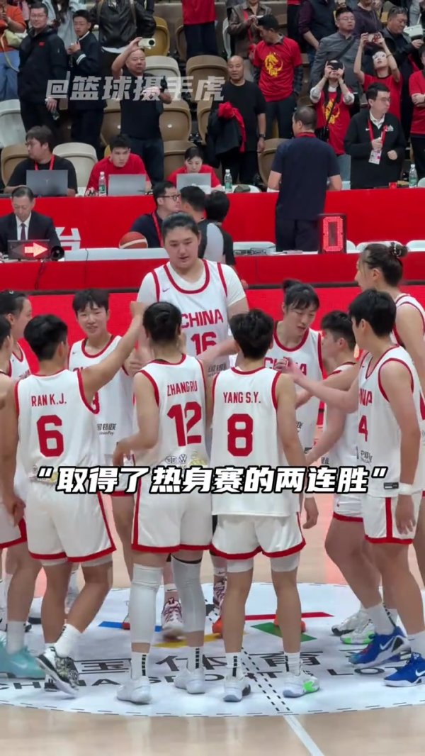 打卡双塔！尤文图特女篮赛后找到韩旭和张子宇进行合影