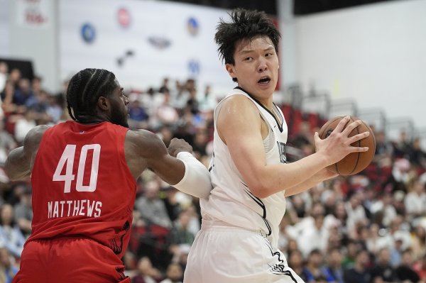 队记：担心杨瀚森的力量不能保证他在面对NBA的内线时持续积分