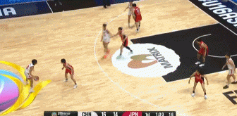 行云流水！中国U16女篮内线连续传导 孟家艺跟进中投命中