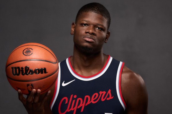 内部人士：爵士通过进步  联盟下属球队与鹈鹕下属球队交易 获