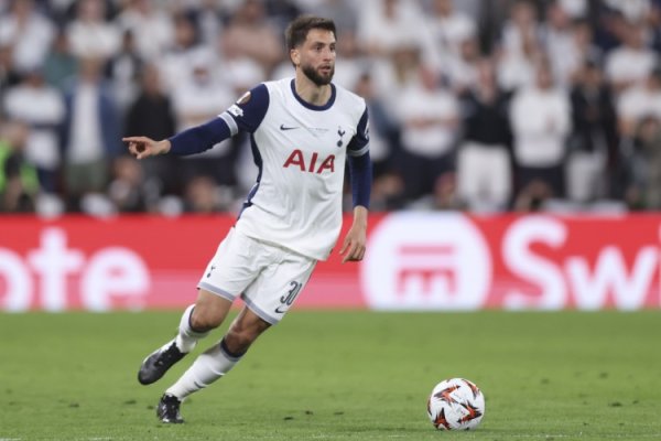 英媒：本坦库尔因为身体原因临时退赛热刺的赛前热身  赛杆位