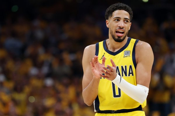 感同身受！哈利为狂热球员凯尔希祈福 前者上赛季总总决赛  G