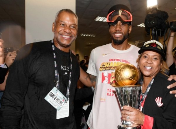 脱不了干系！爆料记者：阴阳合同并非卡舅独断 小卡经纪人有加入