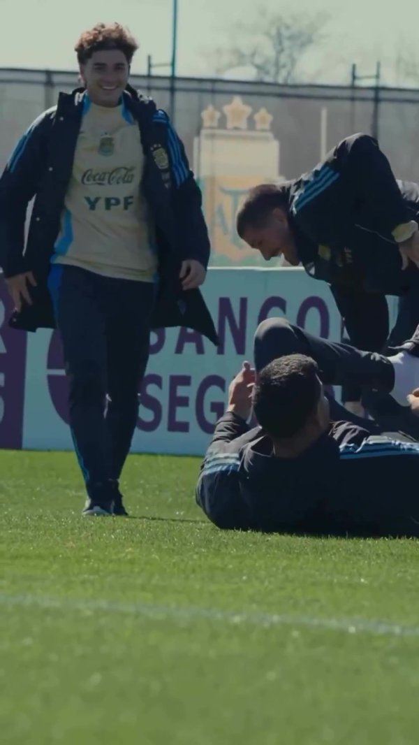 气氛真好🤣德保罗“恶意”铲翻罗梅罗，小蜘蛛在一旁笑嘻了