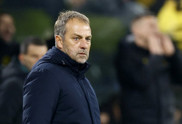 记者：弗里克和指导教练员组在巴萨圈内知名餐厅用餐，肯定讨论许