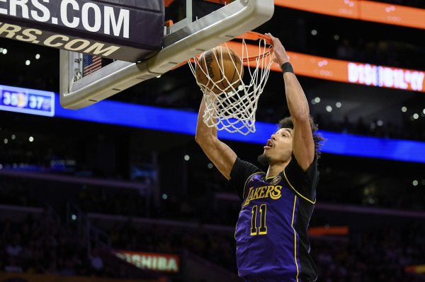 连线海斯隔扣布克！里夫斯：我本以为传大了 但运动活动    