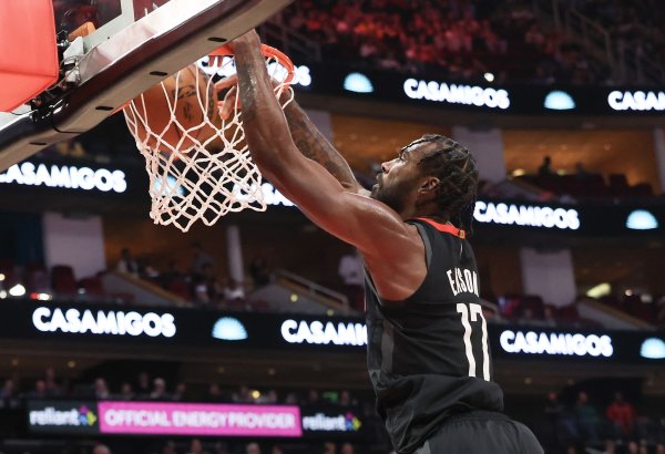 伊森：狄龙的特质在于善于用脑子打球 我要努力向他学习