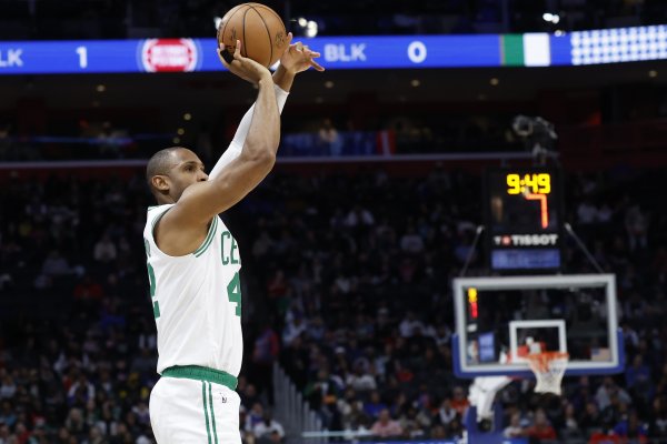 无懈可击！霍福德半场3中1 拿到3分4板3助1断3帽&amp