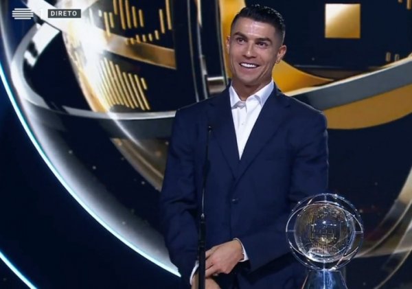 获环球声望奖！C罗：家人说我该停下 但我仍能帮球队为何不继续