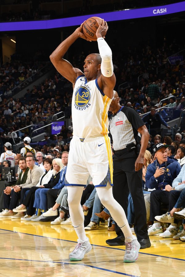 不太适应杆位？霍福德半场4中0&三分2中0无积分  