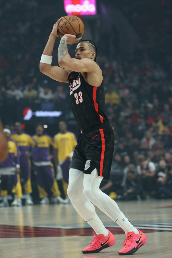 外线发炮！卡马拉上半场三分7中4砍下12分3篮板球  2助功