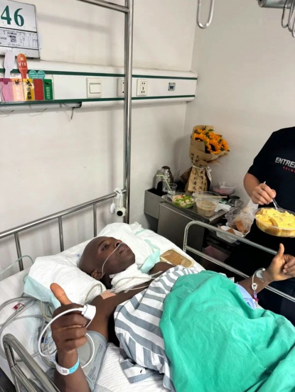 遭颈椎骨裂  ！广西平果官方：阿萨莫阿手术顺利完成，身体状况