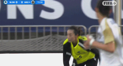 太可惜了！王霜出色  过守门员打空门得手，VAR介入裁判  