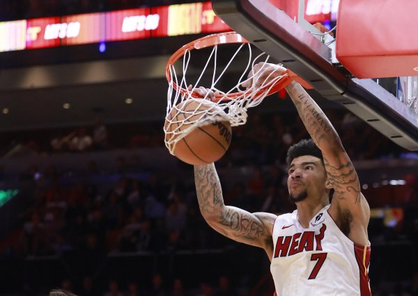 对阵马刺砍下29+12！记者：热火准备让韦尔与阿德巴约搭档杆