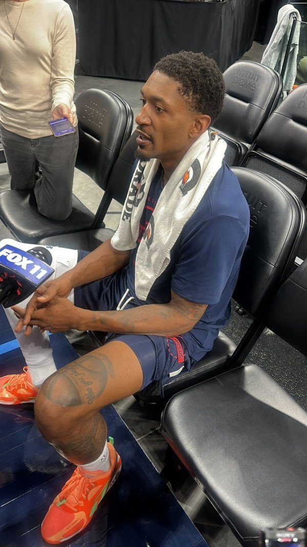 季前赛快船对阵广州龙狮 比尔因右膝酸痛缺席 其余所有人均可出