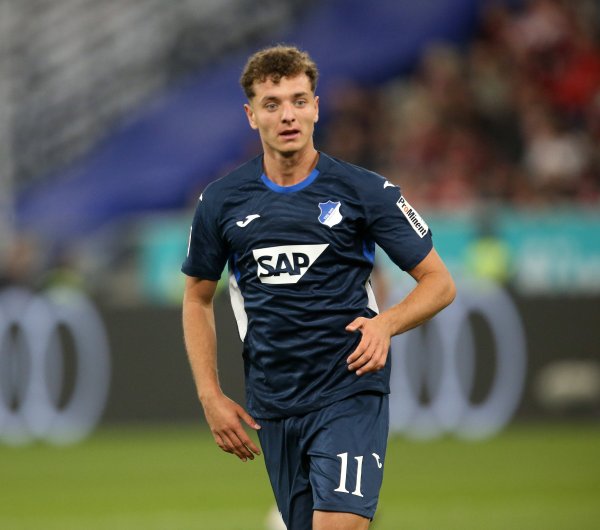 身价800万欧！西媒：巴萨有意23岁前场球员阿斯拉尼，本赛季