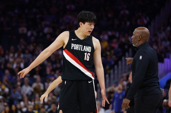 比卢普斯谈杨瀚森：我太为他骄傲了 今天这样的表现实在是太棒了