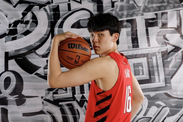 杨瀚森一战打服美网友：攻防一体的怪兽！历史最佳！宝-加索尔！