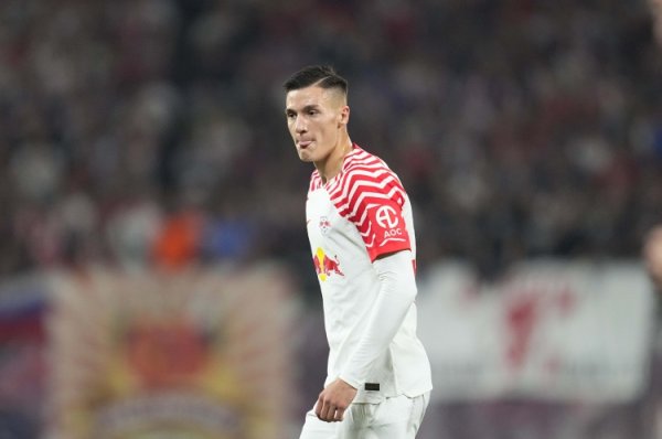 记者：纽卡希望在48小时内得到塞斯科回复，曼联也在球员争夺战