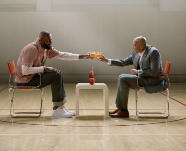 起诉老詹球迷：我和大多数人真心以为他退役 视频没任何广告标识