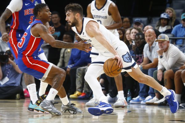 还得调调手感！杰罗姆先发11中4&三分6中1拿到10