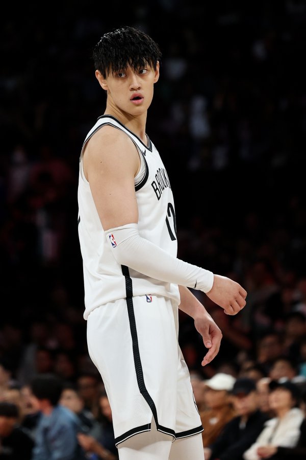 NBA中国赛或是曾凡博展现自己的最好机会 篮网目前角逐  剧