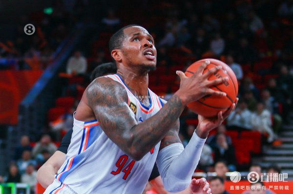 媒体人：CBA北区中上游某队有意报价前四川男篮外援马库斯-亨