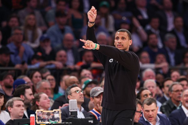 媒体人：马祖拉的提速决心挺足 防卫  也比上个赛季激进了一些