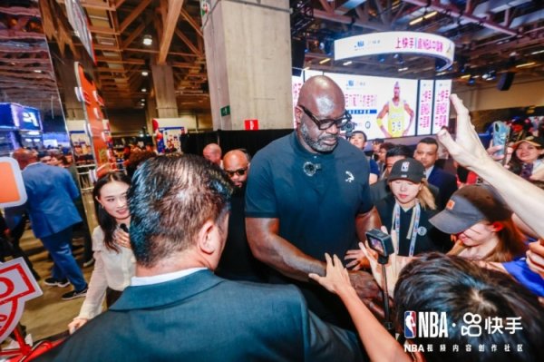 奥尼尔快手展台互动燃爆NBA中国赛，实现球星球迷双向奔赴