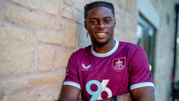 官方：切尔西中场球员乌戈丘库转会伯恩利，据悉转会费2000万欧