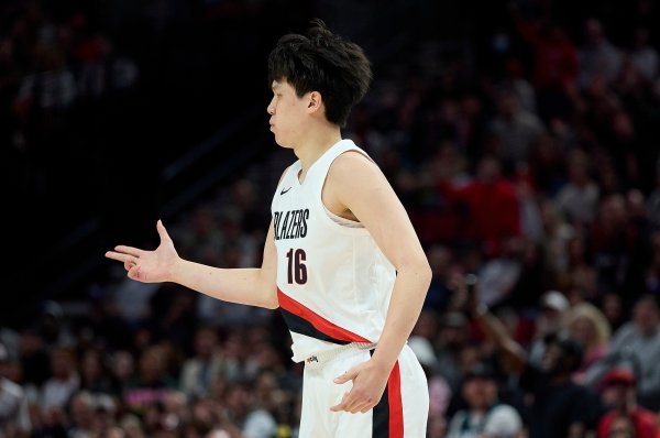 半场4分6板！杨瀚森今天在场上的位置感看起来更从容了