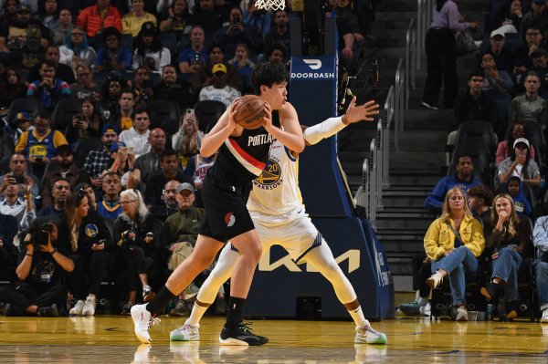 媒体人：杨瀚森几个月就学会小前场球员打法？CBA能让他这么打