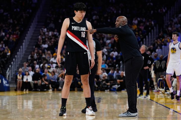 比卢普斯：我信任杨瀚森掩护配合接盘带  后的决策能力 他很擅长阅读防卫