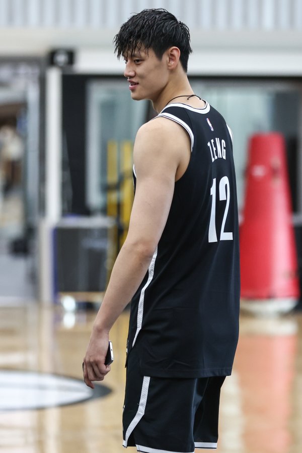 媒体人：小曾这次NBA之旅相信是学到了不少东西 回家年咱CB