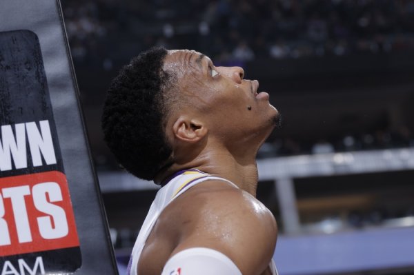 贝弗利：因为那支湖人威少的待遇变得很差 他可是历史前三后场球