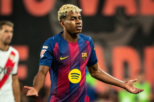 亚马尔在欧冠中首次面对比他年龄更小的球员，姆巴耶17岁250天