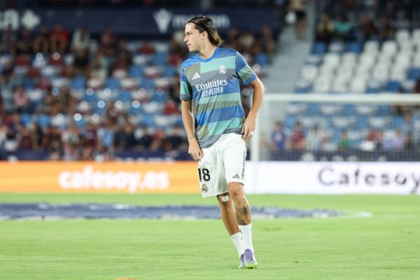 卡雷拉斯：更衣室团结一致是赢球关键 我能适应任何防卫  阵形