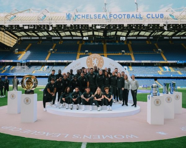 太阳报：切尔西奖杯展示活动球迷来得不多 埃斯特旺获得剧烈  