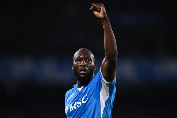 卢卡库：梅罗、莱万伊布很出色，但我榜样是32岁赢得金球的本泽