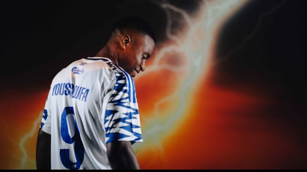 泯然众人！21岁穆科科欧冠10次触球半场被换下，转战丹麦18