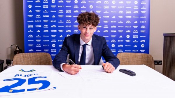 邮报：多特、药厂有意利兹联16岁中场球员萨姆-阿尔克