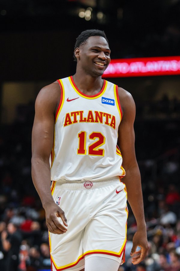 记者：老鹰裁掉贝西和拉蒙特-巴特勒 当特将进入常规赛名单