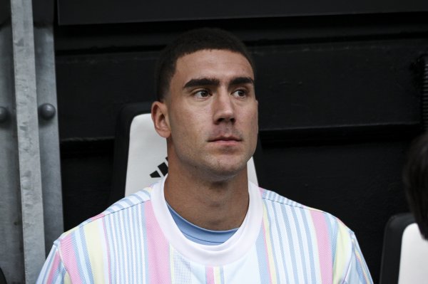 尤文总监：弗拉霍维奇不会受转会传闻影响 俱乐部对图多尔很满意